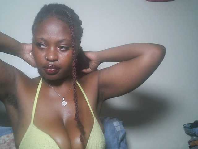 DiasyafterDark live cam on BongaCams