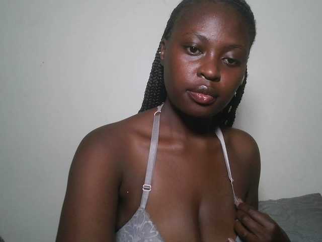 DiasyafterDark live cam on BongaCams