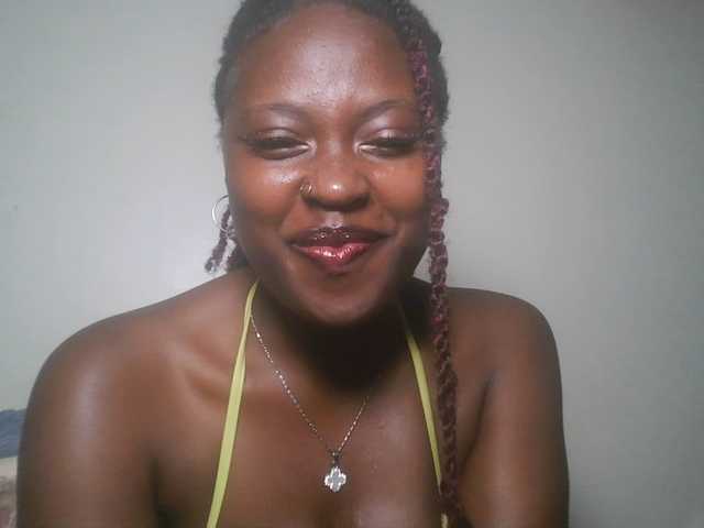 DiasyafterDark live cam on BongaCams