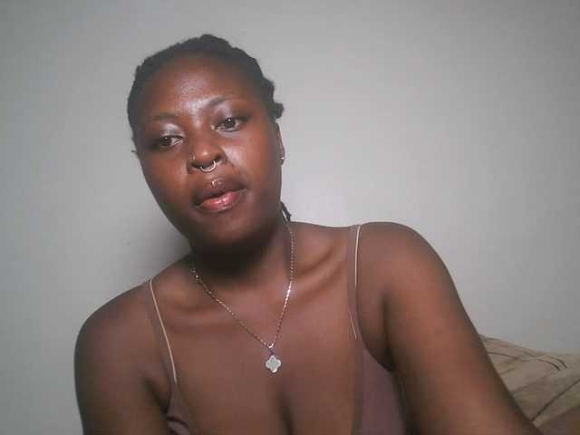 DiasyafterDark live cam on BongaCams