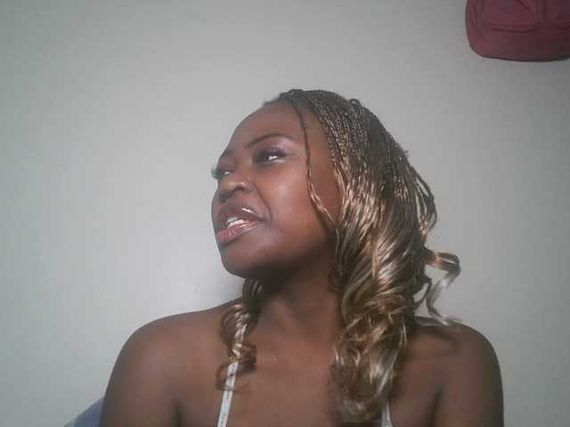 DiasyafterDark live cam on BongaCams