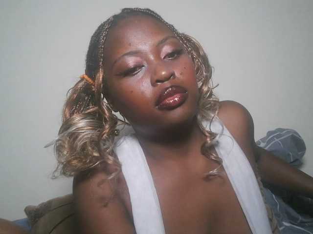 DiasyafterDark live cam on BongaCams
