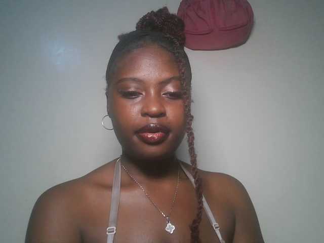 DiasyafterDark live cam on BongaCams
