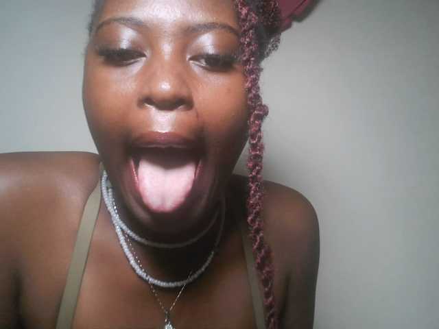 DiasyafterDark live cam on BongaCams