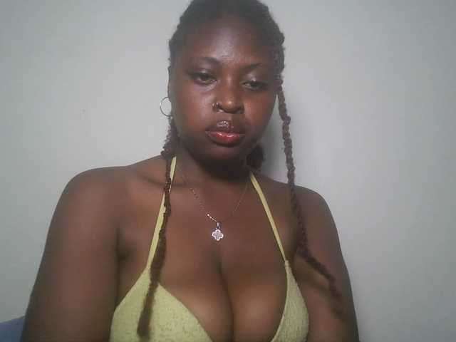 DiasyafterDark live cam on BongaCams