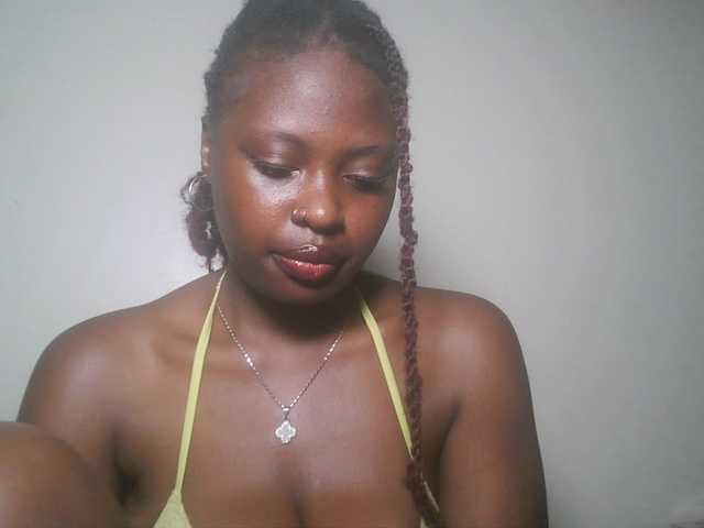 DiasyafterDark live cam on BongaCams