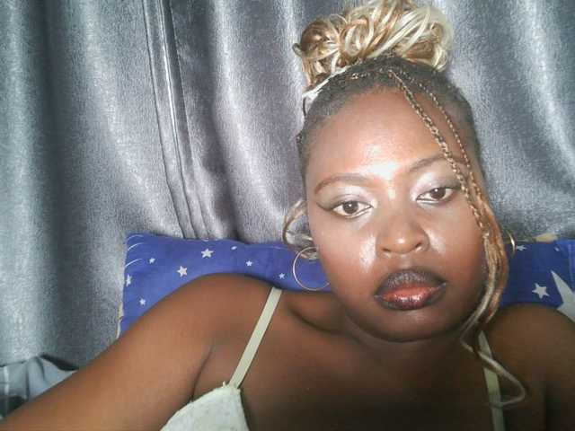 DiasyafterDark live cam on BongaCams