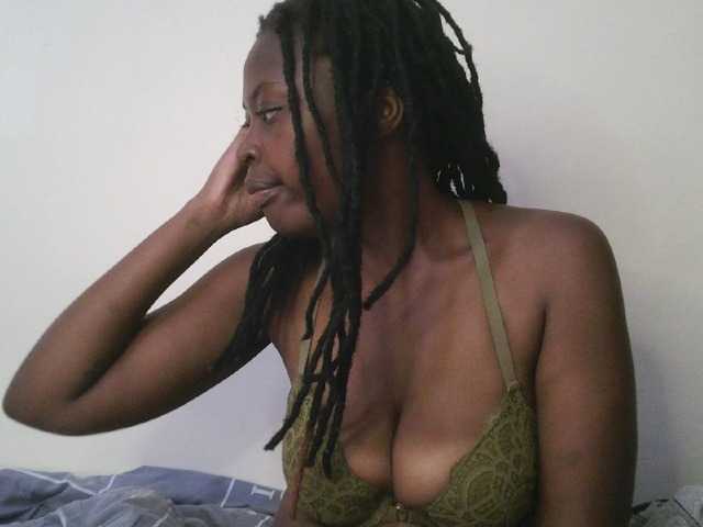 DiasyafterDark live cam on BongaCams