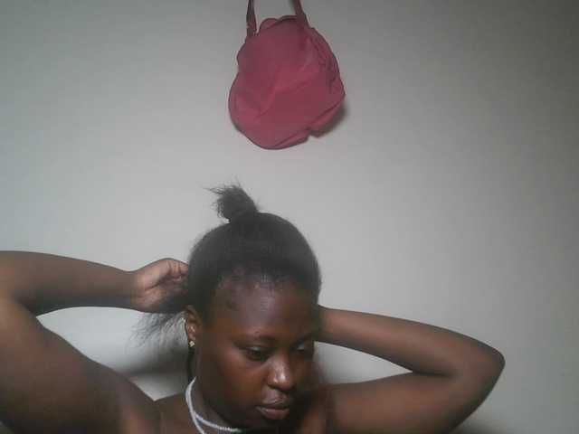 DiasyafterDark live cam on BongaCams