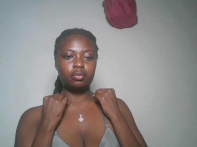 DiasyafterDark live cam on BongaCams