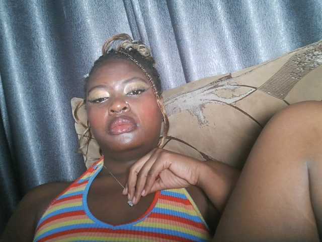 DiasyafterDark live cam on BongaCams