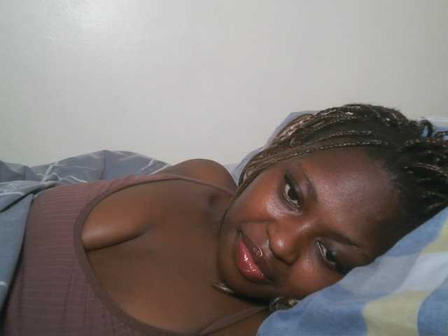 DiasyafterDark live cam on BongaCams