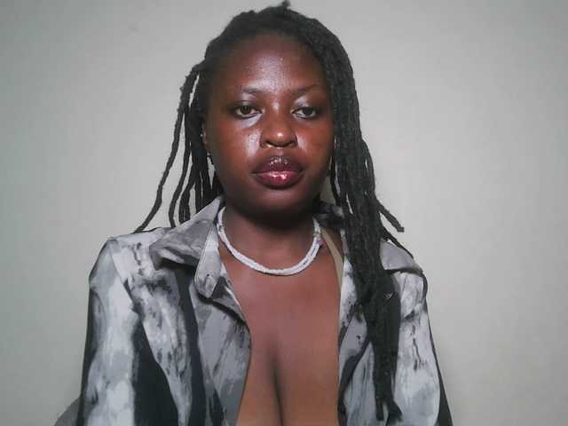 DiasyafterDark live cam on BongaCams