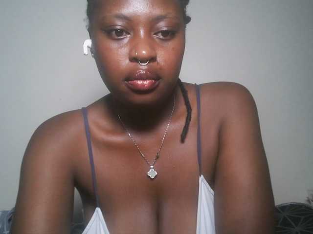 DiasyafterDark live cam on BongaCams