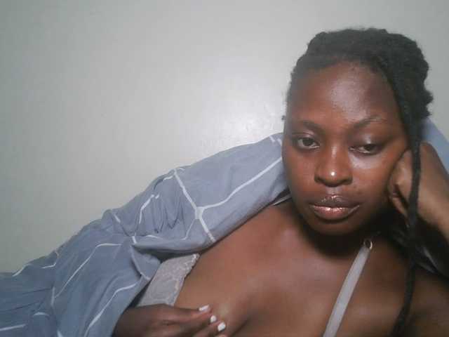 DiasyafterDark live cam on BongaCams