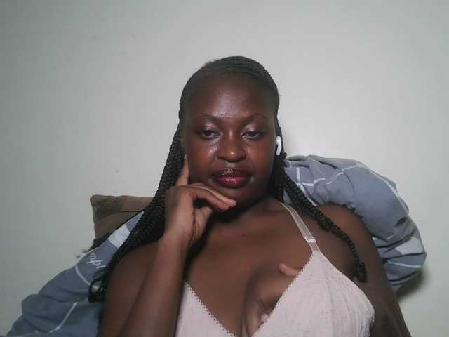 DiasyafterDark live cam on BongaCams