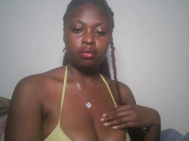 DiasyafterDark live cam on BongaCams