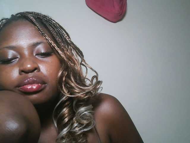DiasyafterDark live cam on BongaCams
