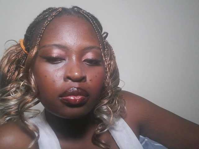 DiasyafterDark live cam on BongaCams