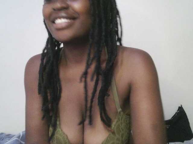 DiasyafterDark live cam on BongaCams