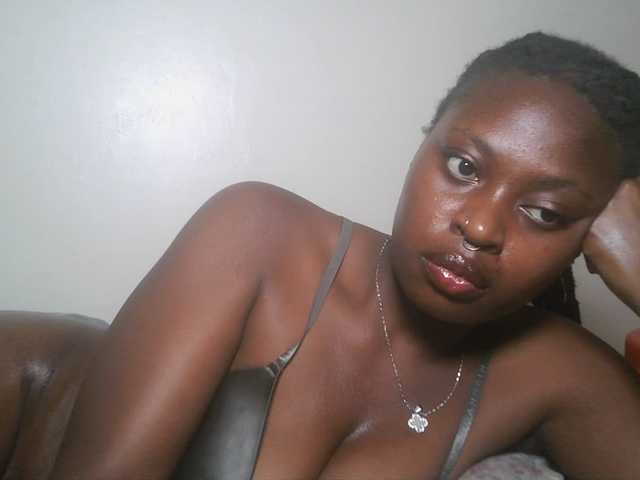 DiasyafterDark live cam