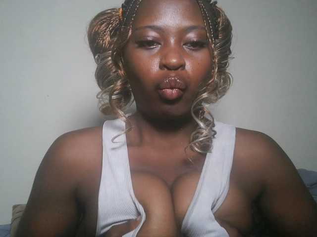 DiasyafterDark live cam on BongaCams