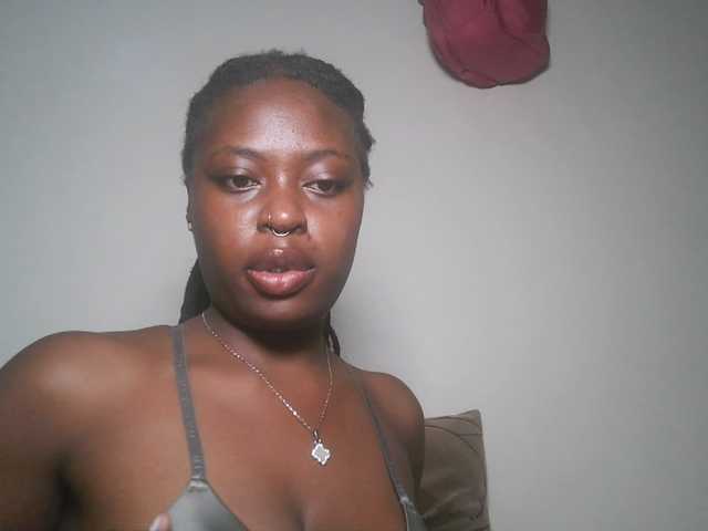 DiasyafterDark live cam
