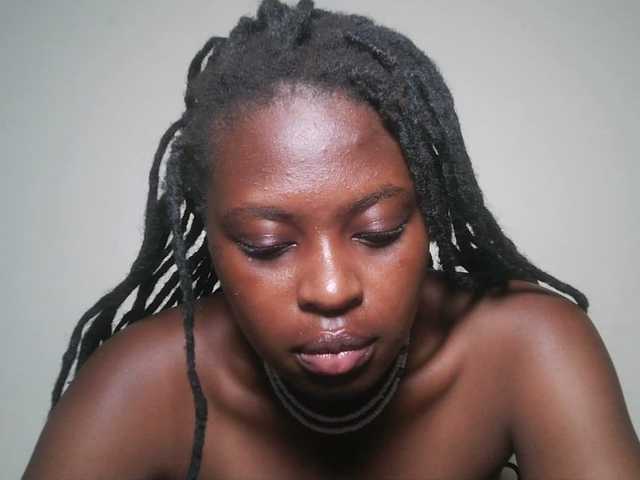 DiasyafterDark live cam on BongaCams