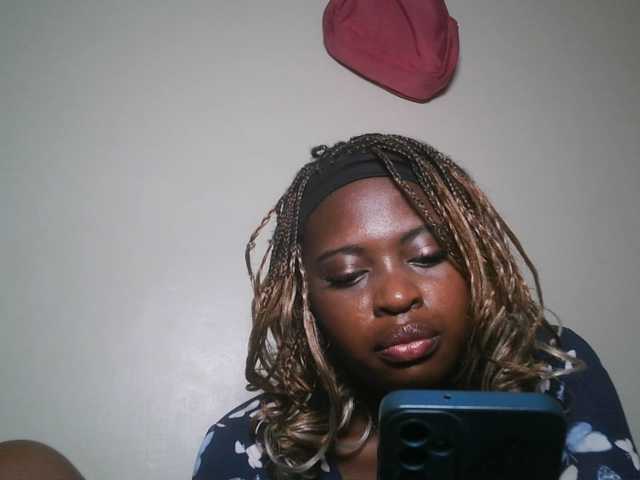DiasyafterDark live cam on BongaCams