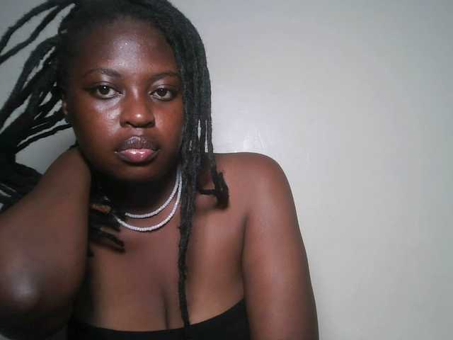 DiasyafterDark live cam on BongaCams