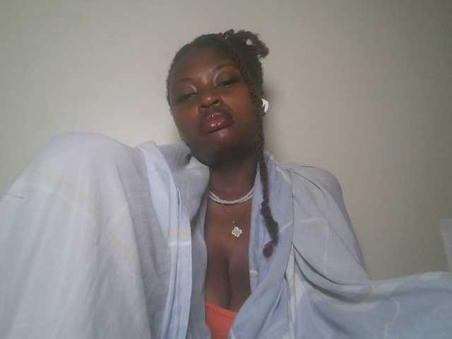 DiasyafterDark live cam on BongaCams