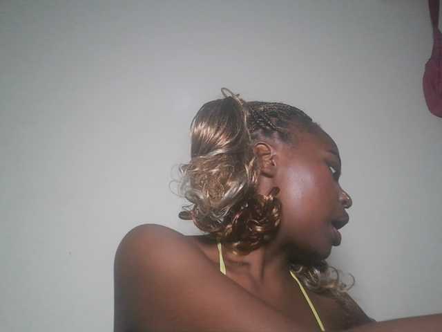 DiasyafterDark live cam on BongaCams