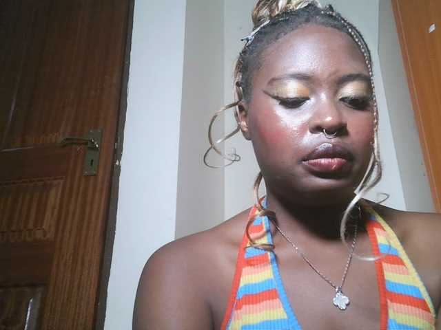 DiasyafterDark live cam on BongaCams
