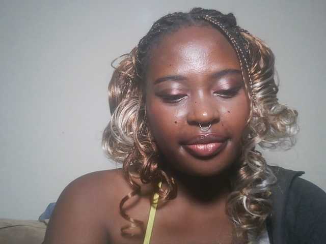 DiasyafterDark live cam on BongaCams