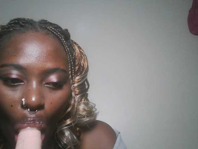 DiasyafterDark live cam on BongaCams