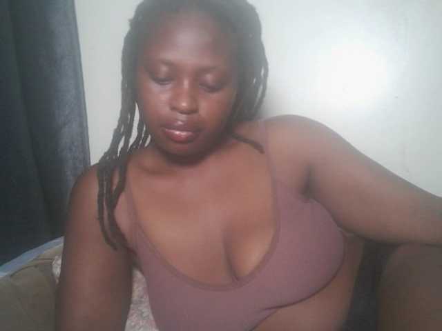 DiasyafterDark live cam on BongaCams