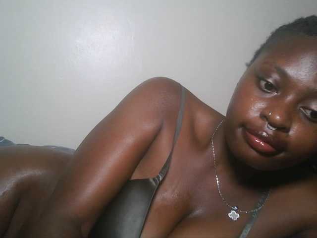 le modèle DaisyafterDark_ est en webcam porno dans un show sur le site bongacams, il possède les tags suivants: Ebony,Brunette,Trimmed
