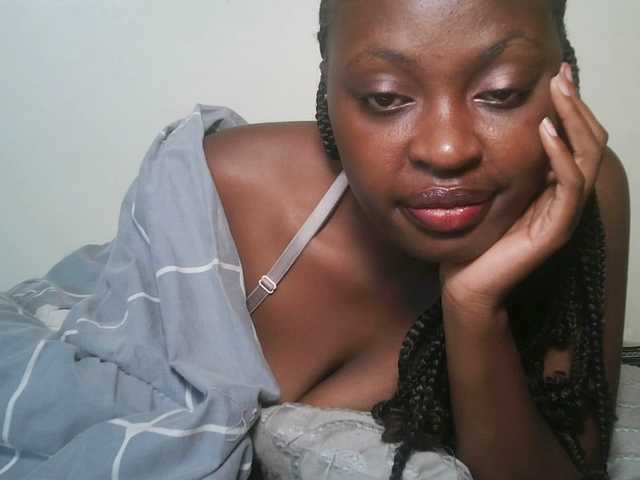 DiasyafterDark live cam on BongaCams