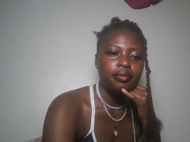 DiasyafterDark live cam on BongaCams