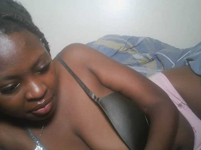 DiasyafterDark live cam on BongaCams