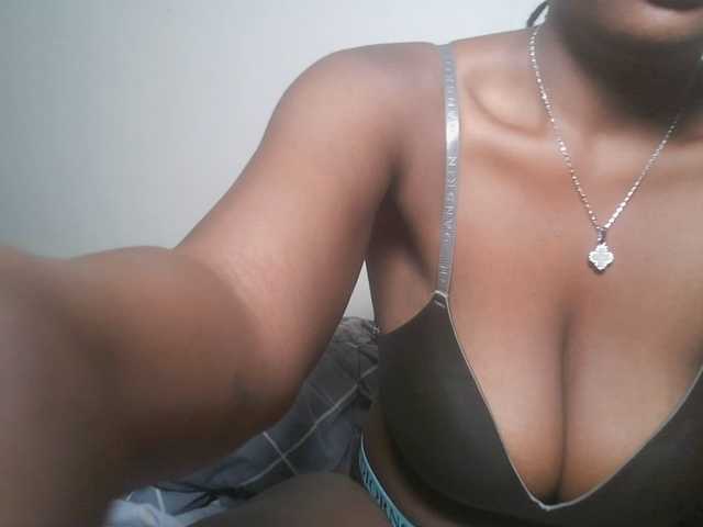 DiasyafterDark live cam on BongaCams