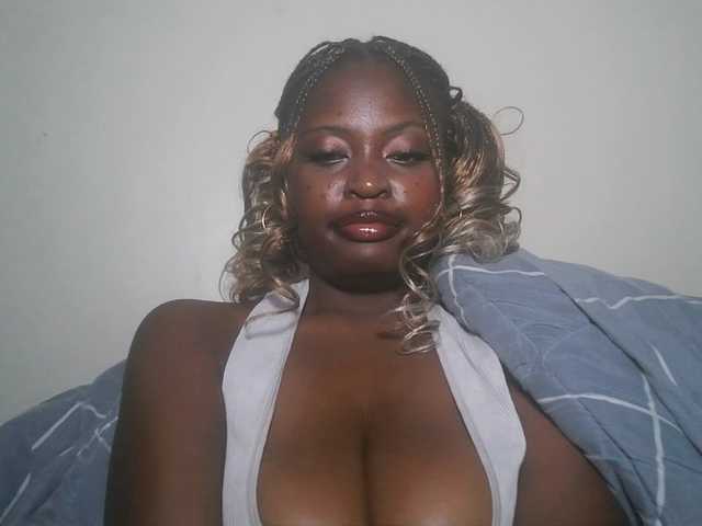 DiasyafterDark live cam on BongaCams
