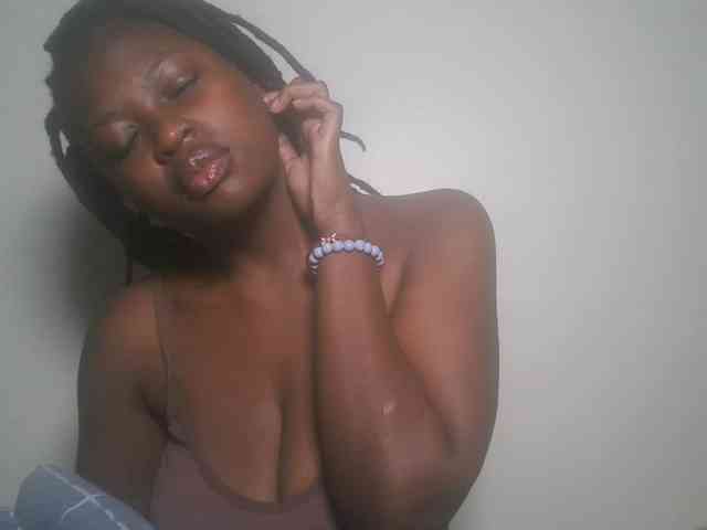 DaisyafterDark_ webcam