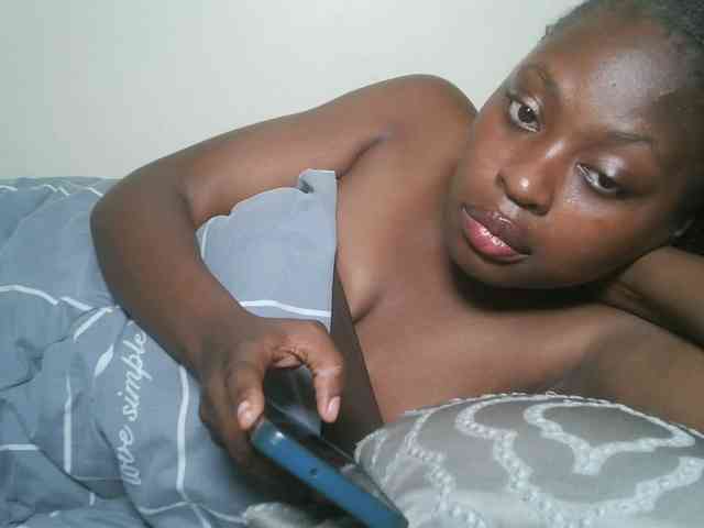 DaisyafterDark_ webcam