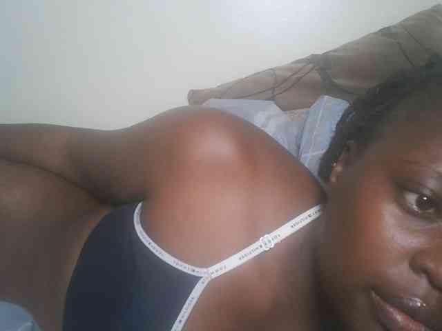 DiasyafterDark Live Webcam on BongaCams