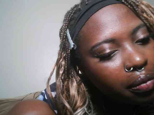 DaisyafterDark_ webcam