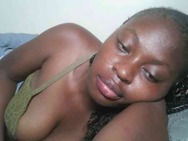 DaisyafterDark_ webcam