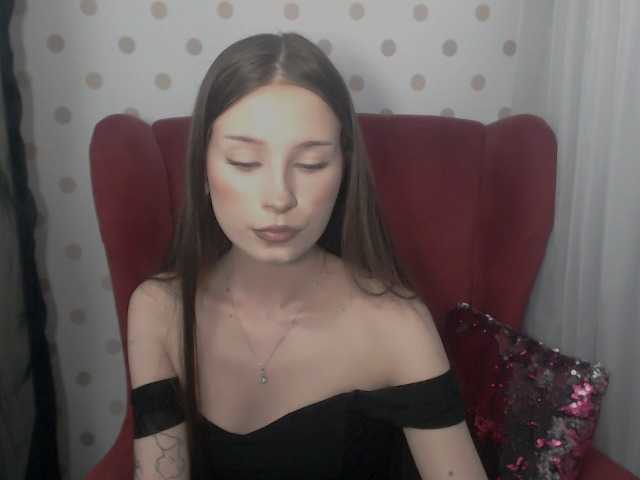 EmilyHoney live cam on BongaCams