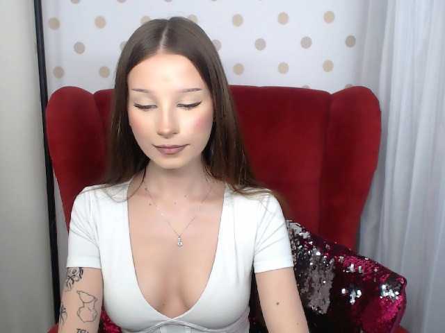 EmilyHoney live cam on BongaCams