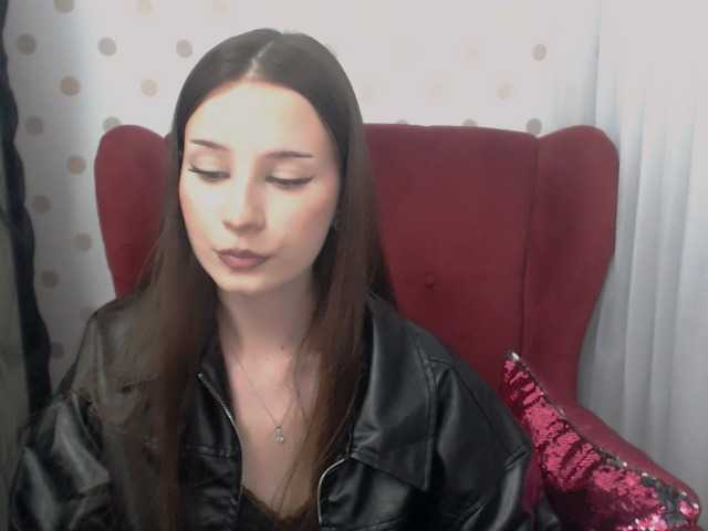 EmilyHoney live cam on BongaCams